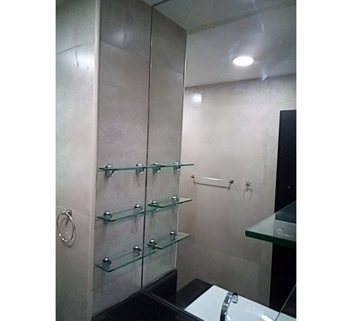 Espelhos +   prateleiras instalado em parede gesso / drywall